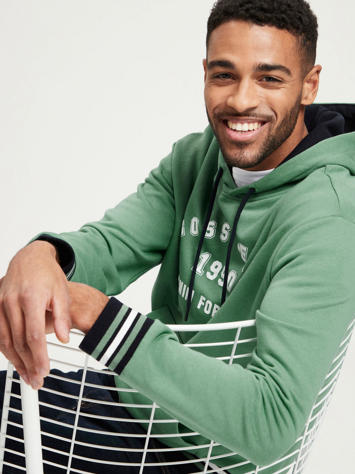 Men's regular hoodie with label print and kangaroo pocket, mint green.