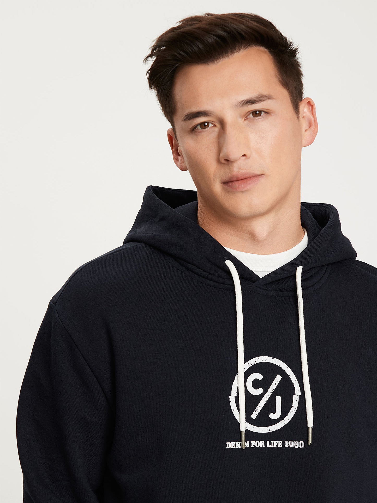 Men's regular hoodie with label emblem, navy blue.