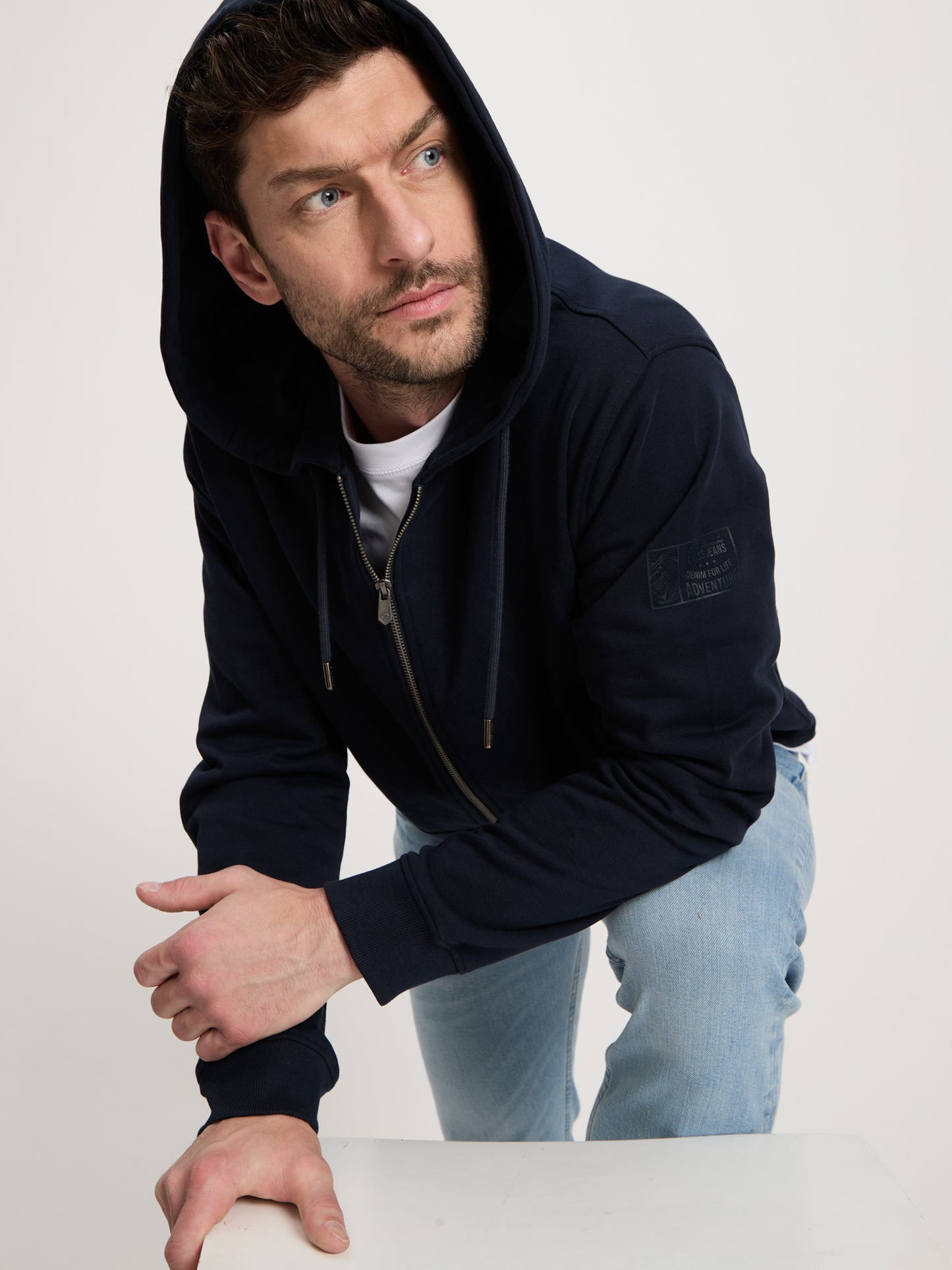 REGULAR FIT SWEATSHIRT JACKET