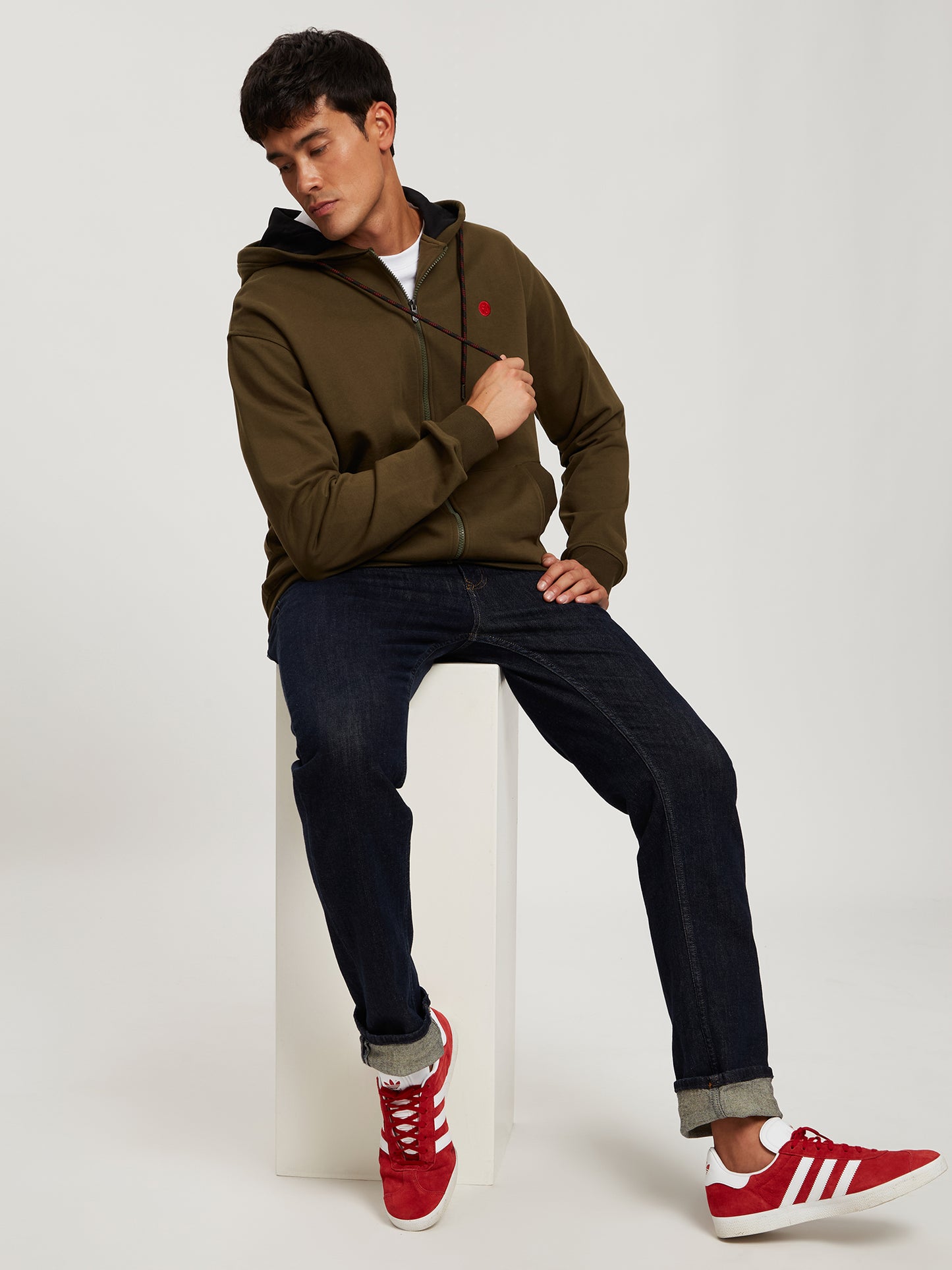 Herren Regular Sweatjacke mit Kapuze, Reißverschluss und Känguru-Tasche khaki
