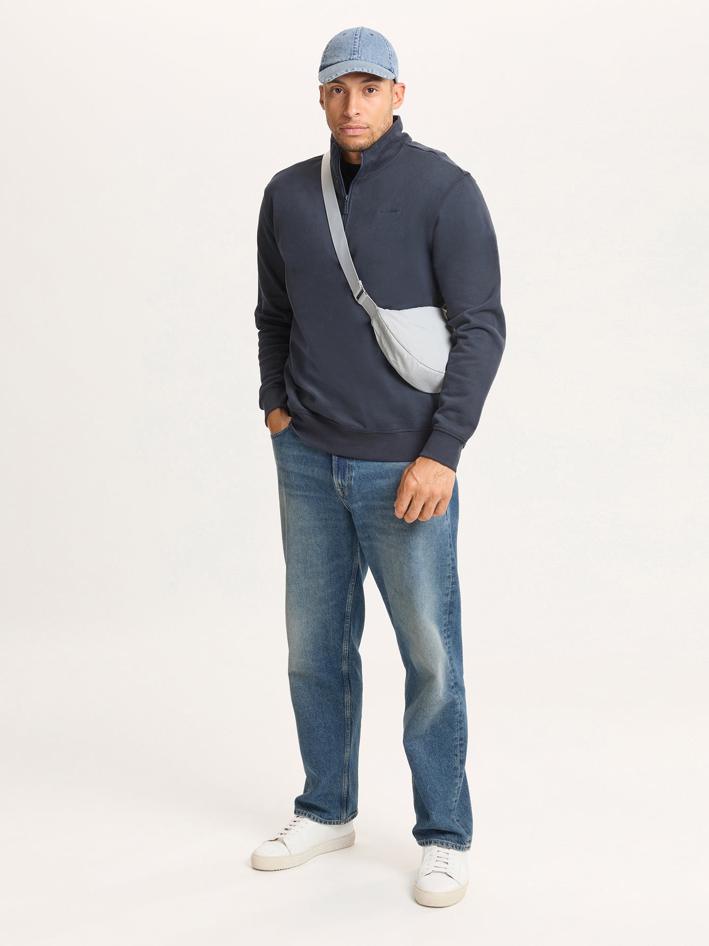 REGULAR FIT  SWEATSHIRT