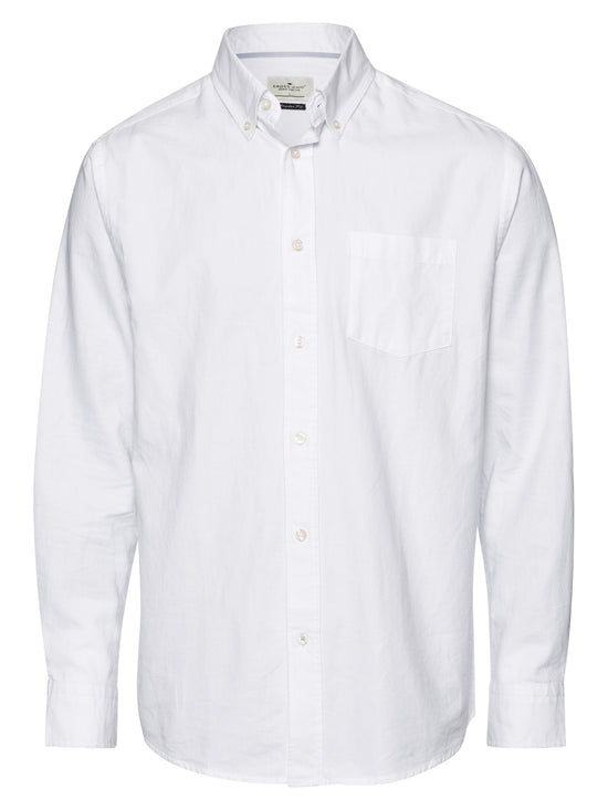 Men's regular long-sleeved shirt with breast pocket, white.