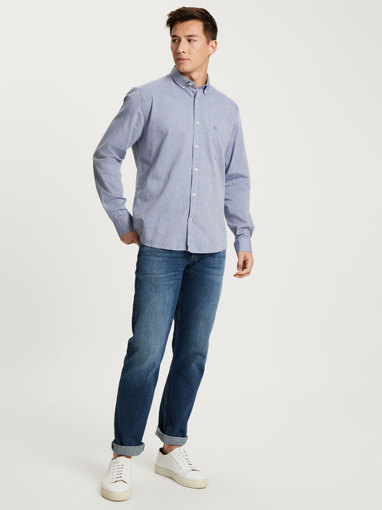 Men's regular long-sleeved shirt with breast pocket, blue.