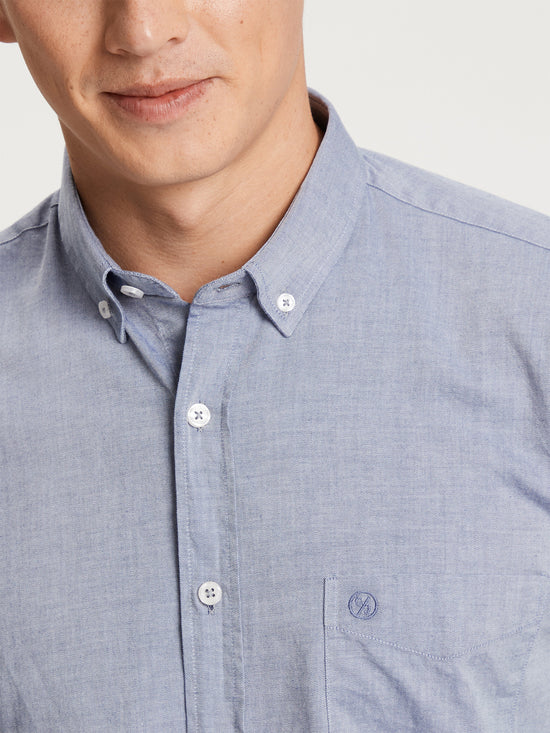 Men's regular long-sleeved shirt with breast pocket, blue.