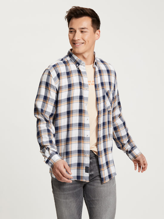 Men's regular long-sleeved shirt checked navy blue.