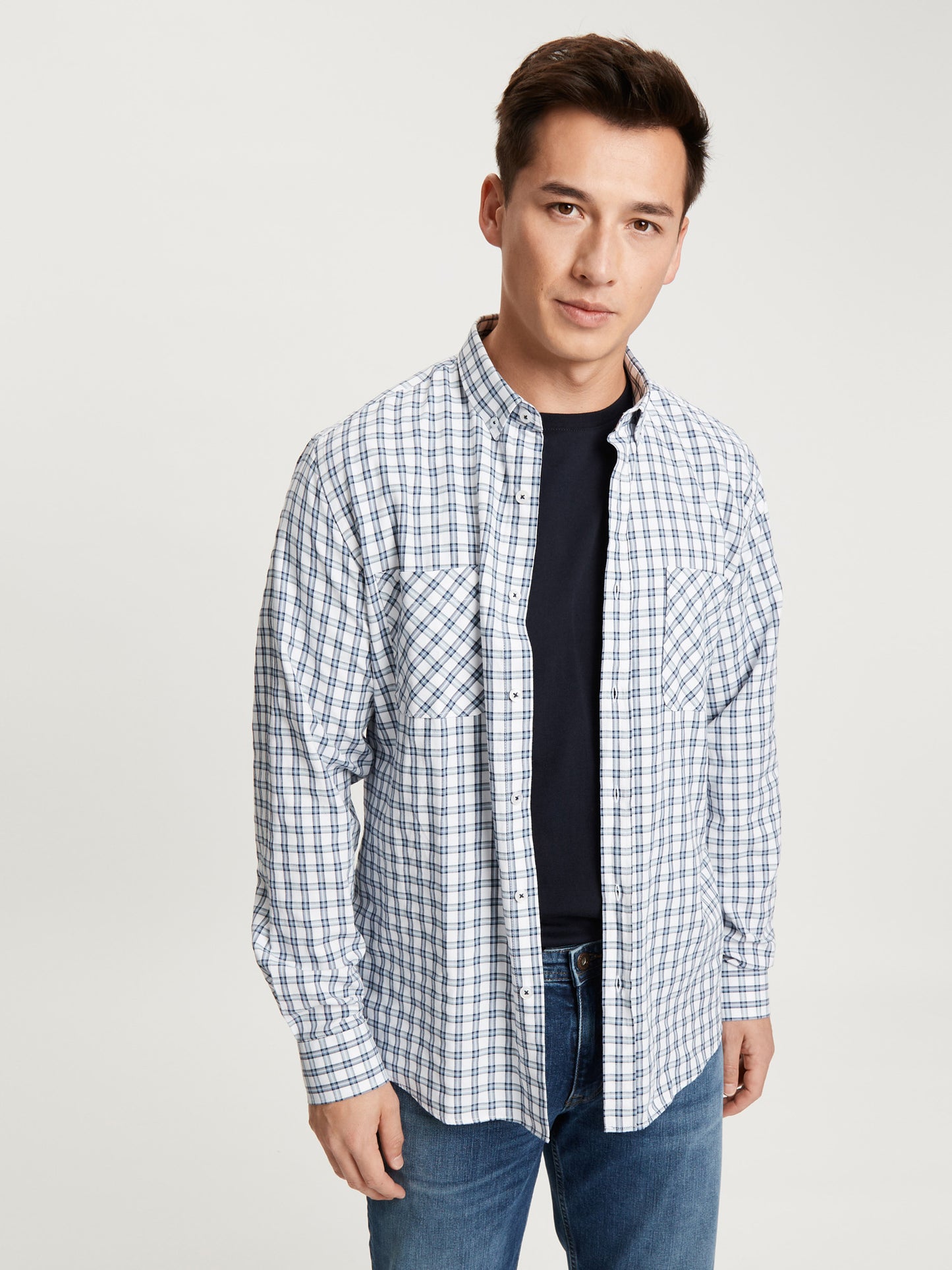 Men's regular long-sleeved shirt checked pattern blue and white