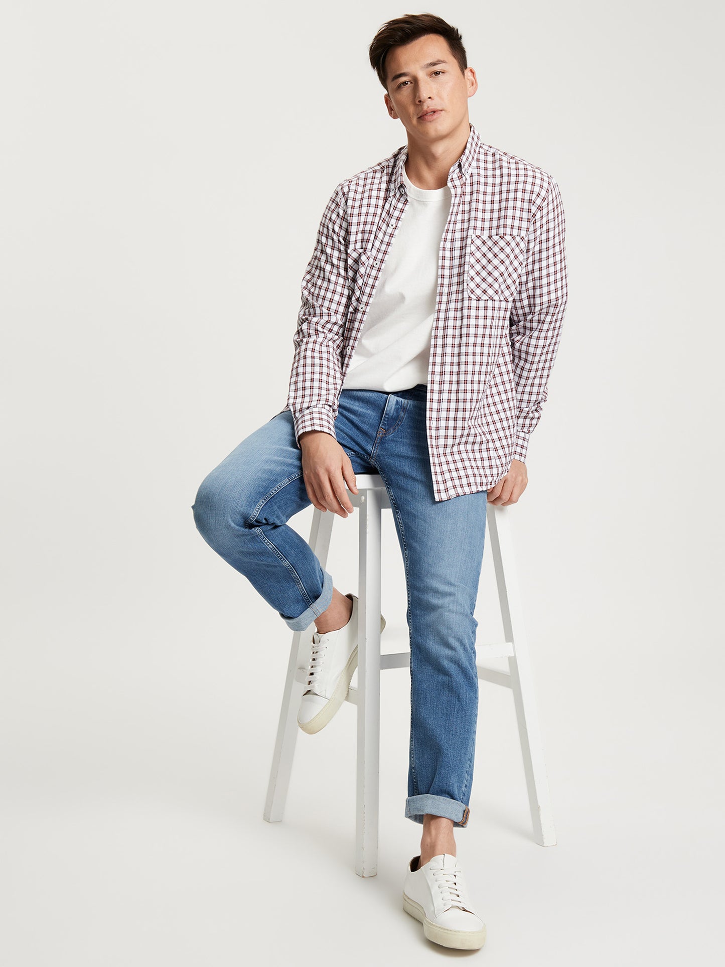 Men's regular long-sleeved shirt checked dark red.