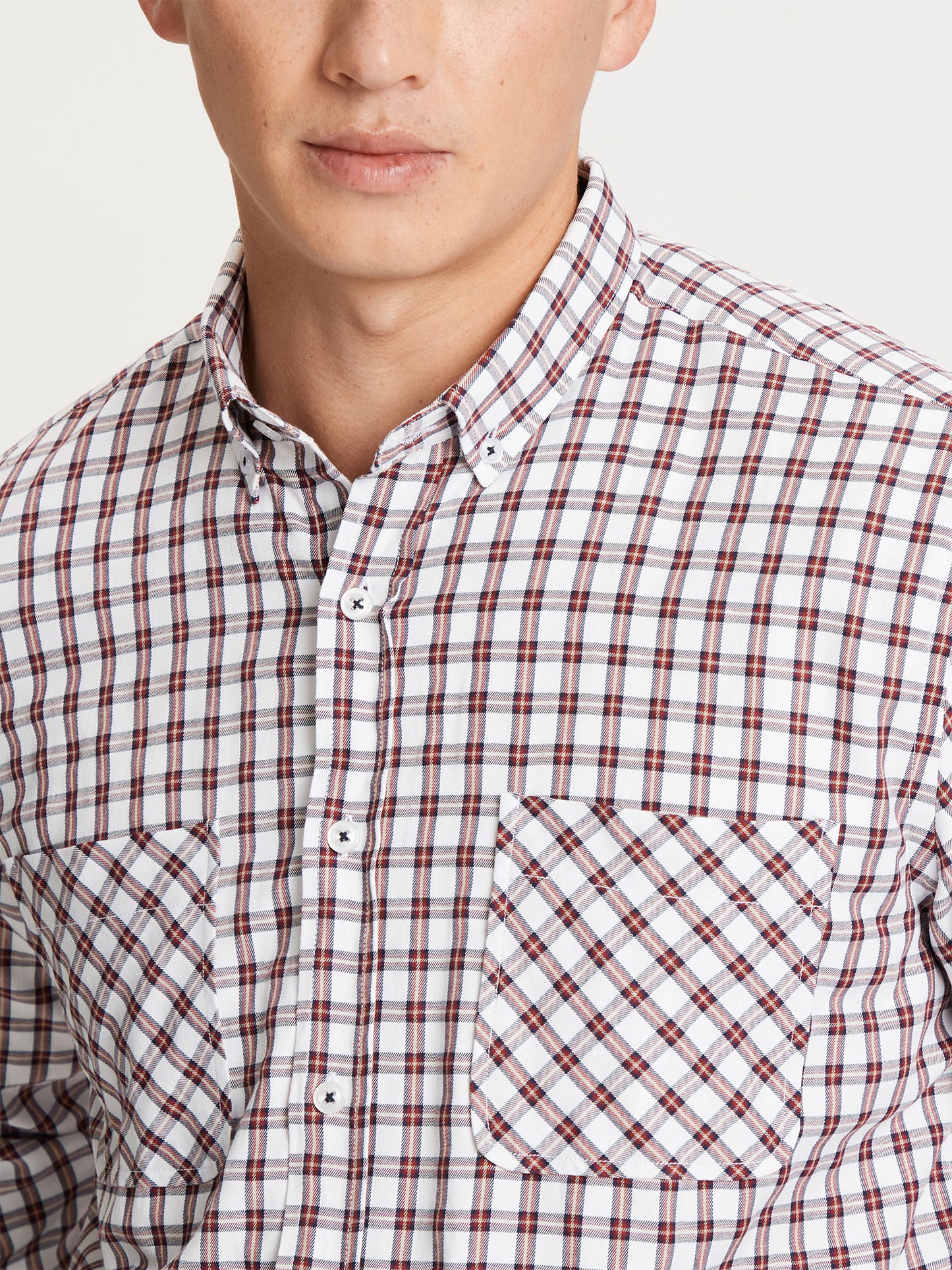 Men's regular long-sleeved shirt checked dark red.