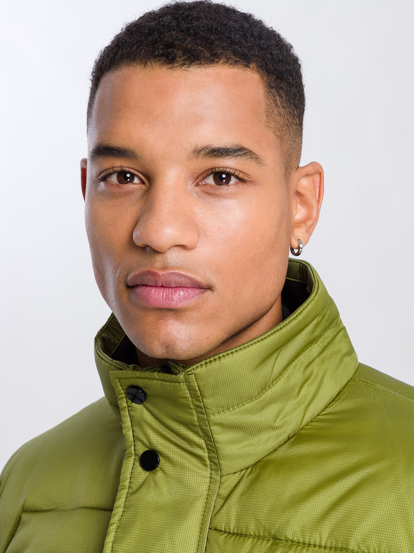 Men's regular winter jacket with zipper and pockets green