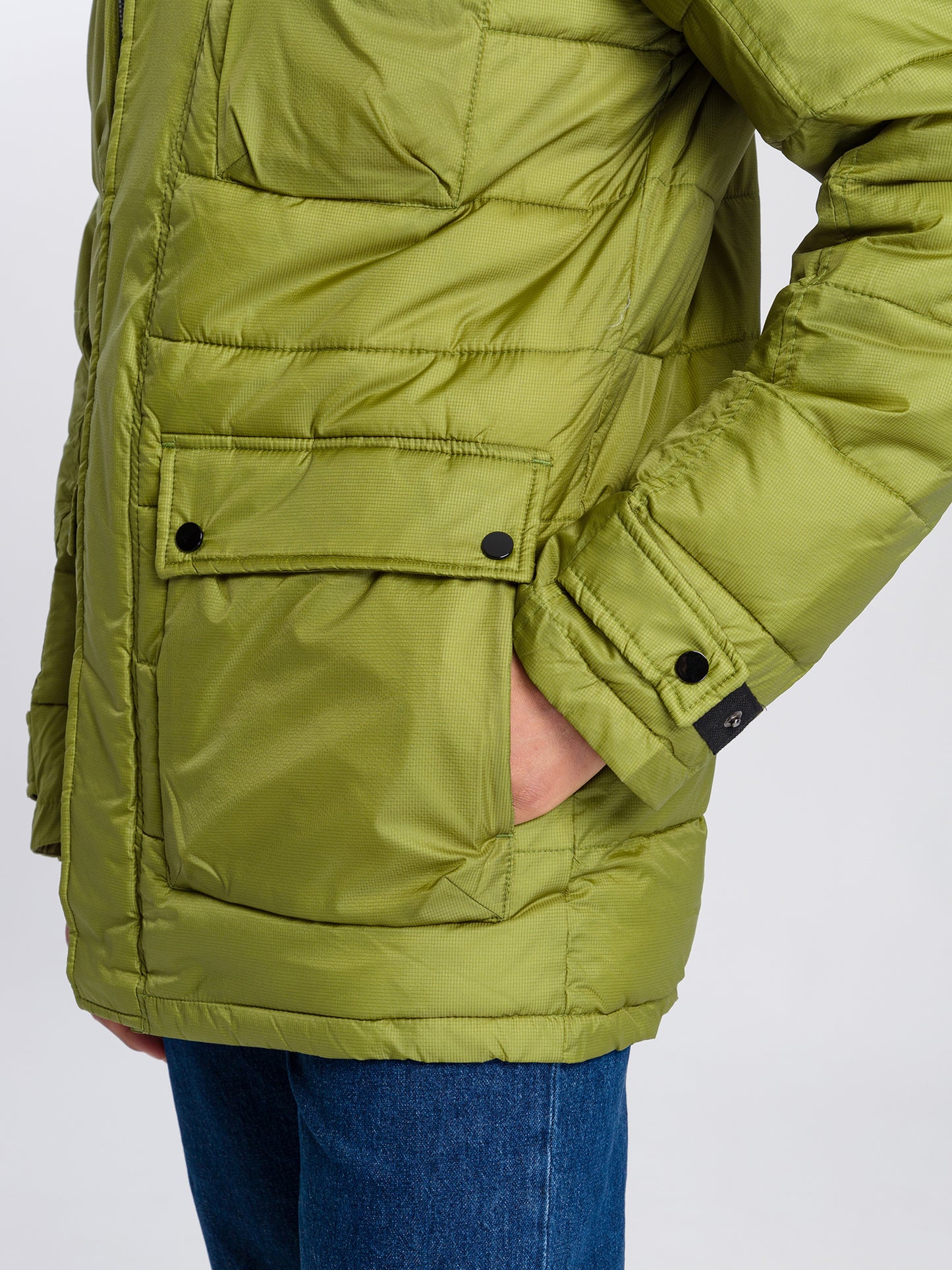 Men's regular winter jacket with zipper and pockets green