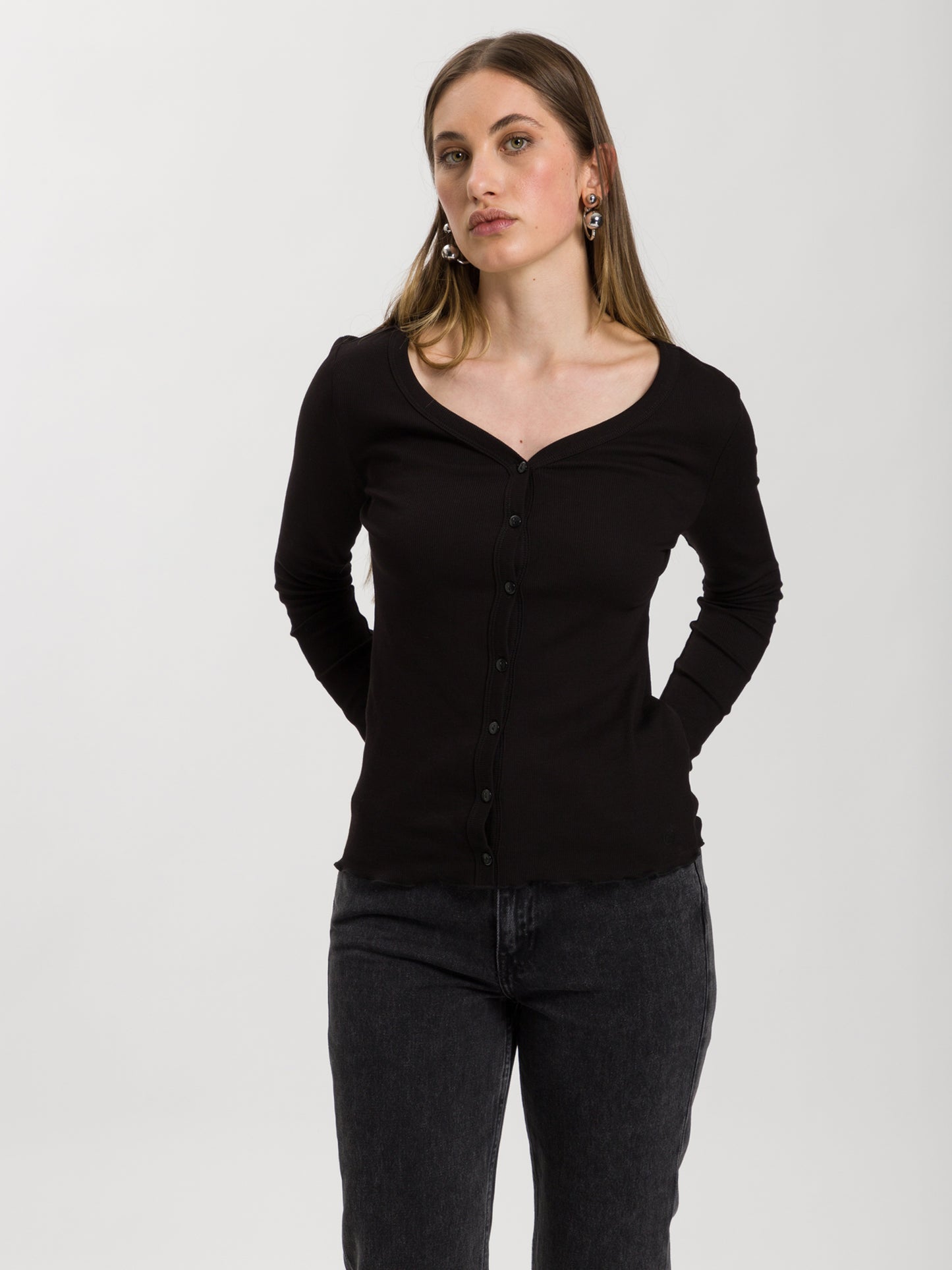 Laden Sie das Bild in den Galerie-Viewer, Damen Langarmshirt mit durchgehender Knopfleiste in schwarz
