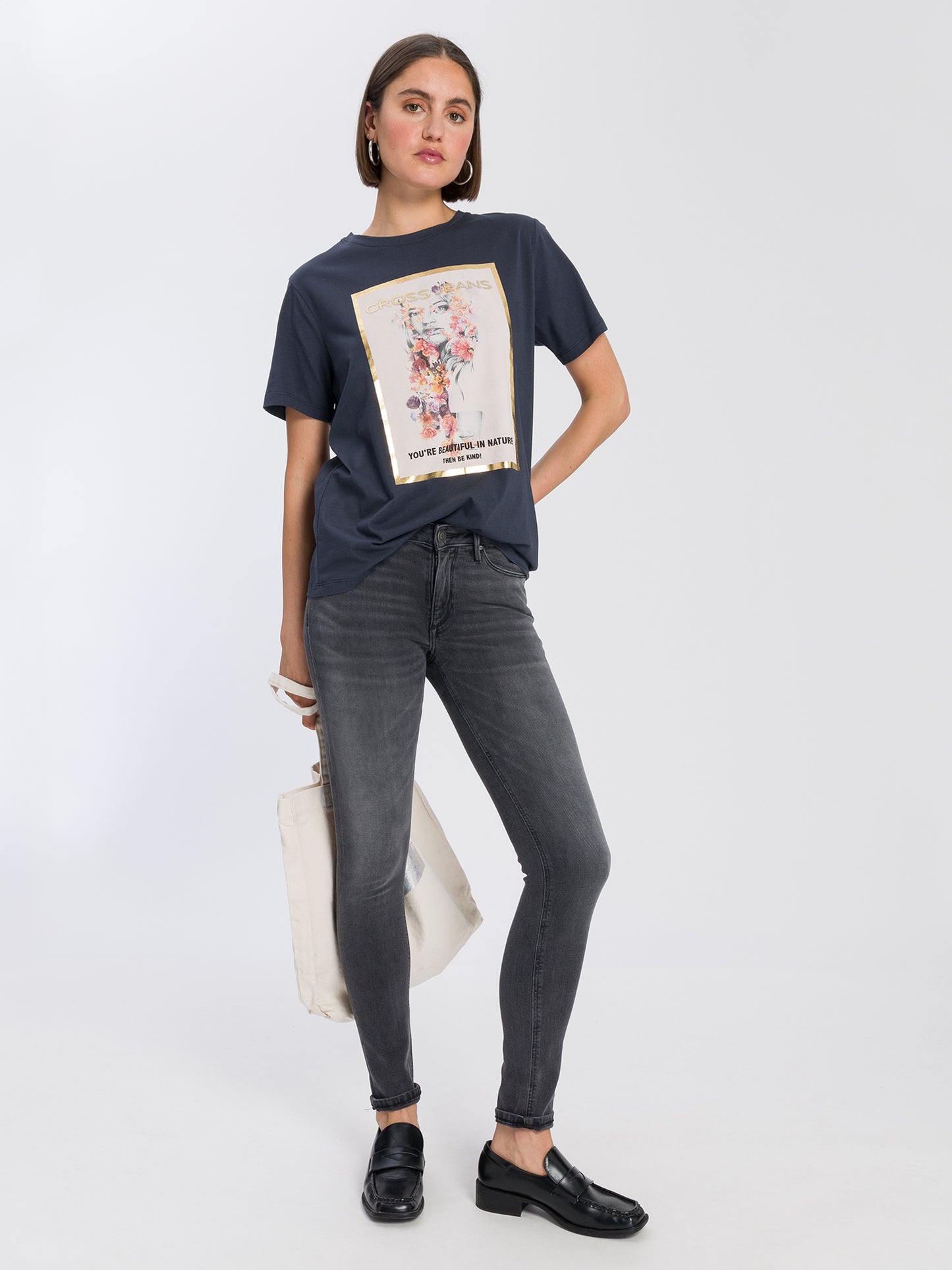 Women's regular t-shirt with floral print grey