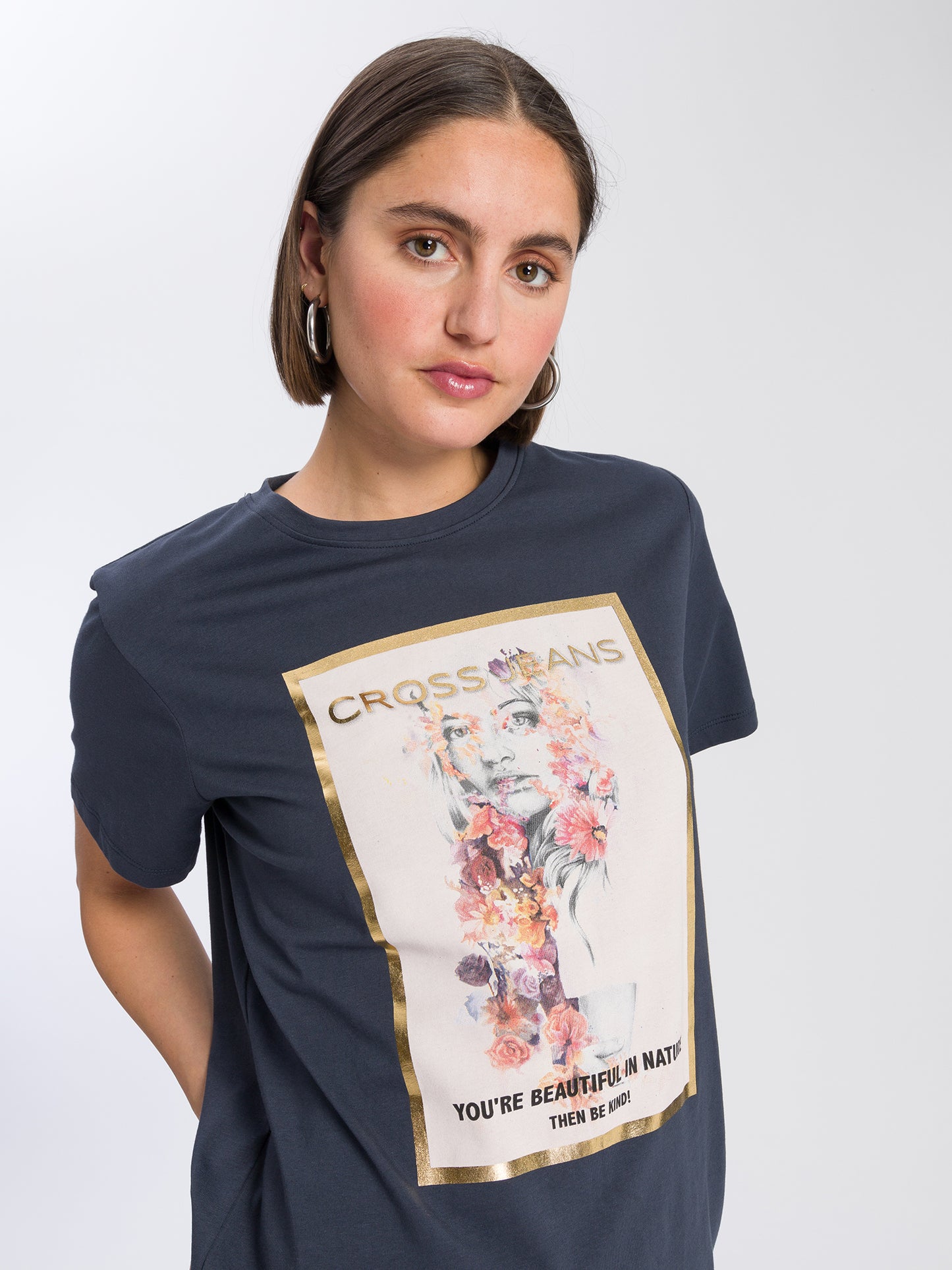 Women's regular t-shirt with floral print grey