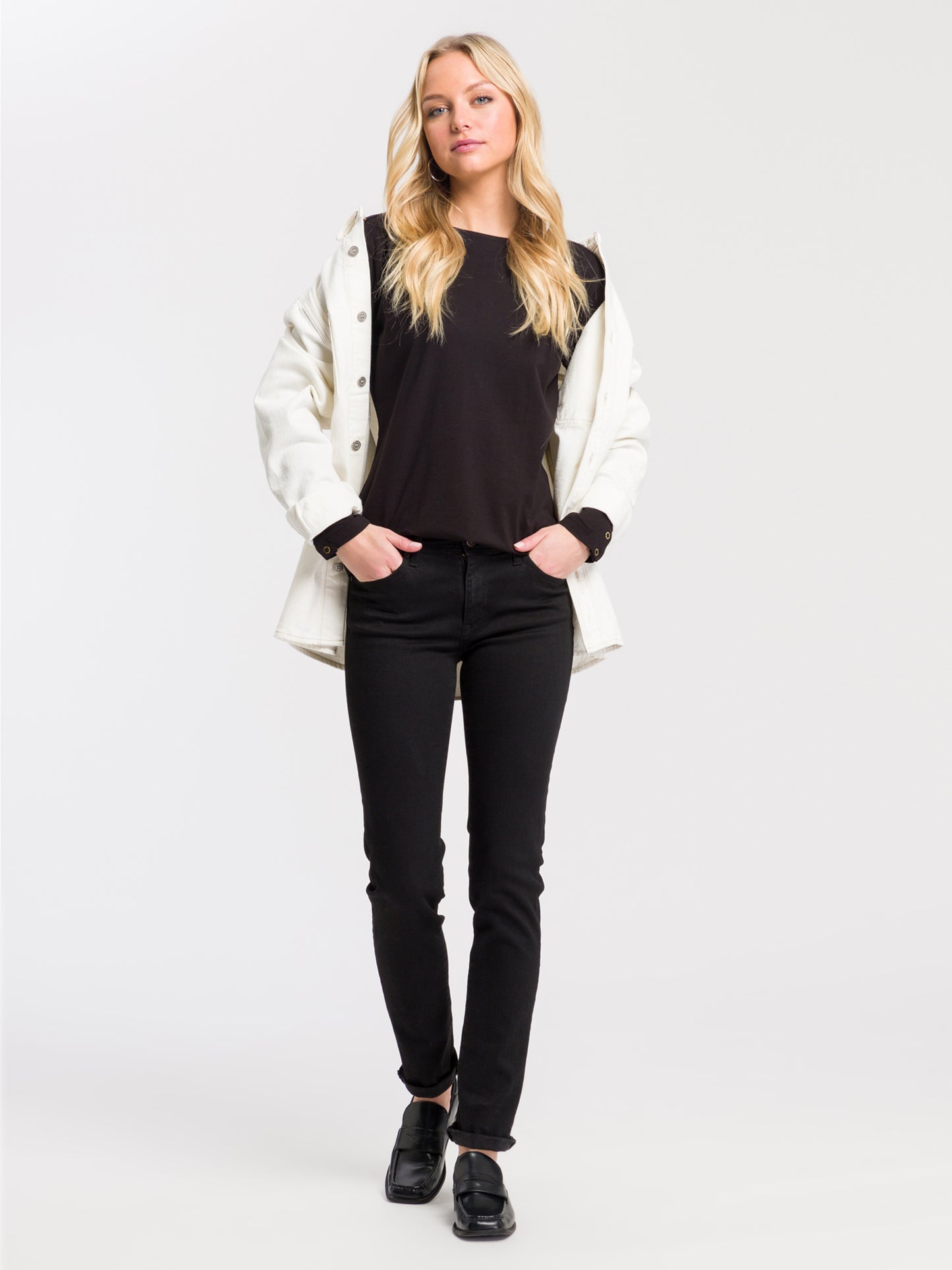 Women's slim long-sleeved shirt with button details black