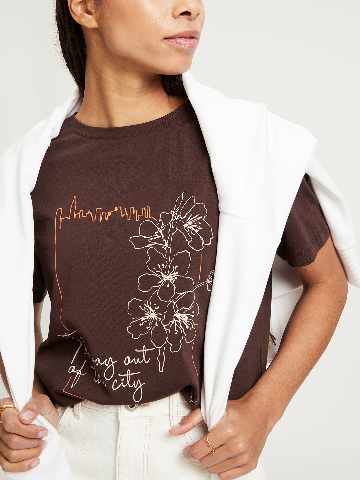Damen Regular T-Shirt mit Print braun.