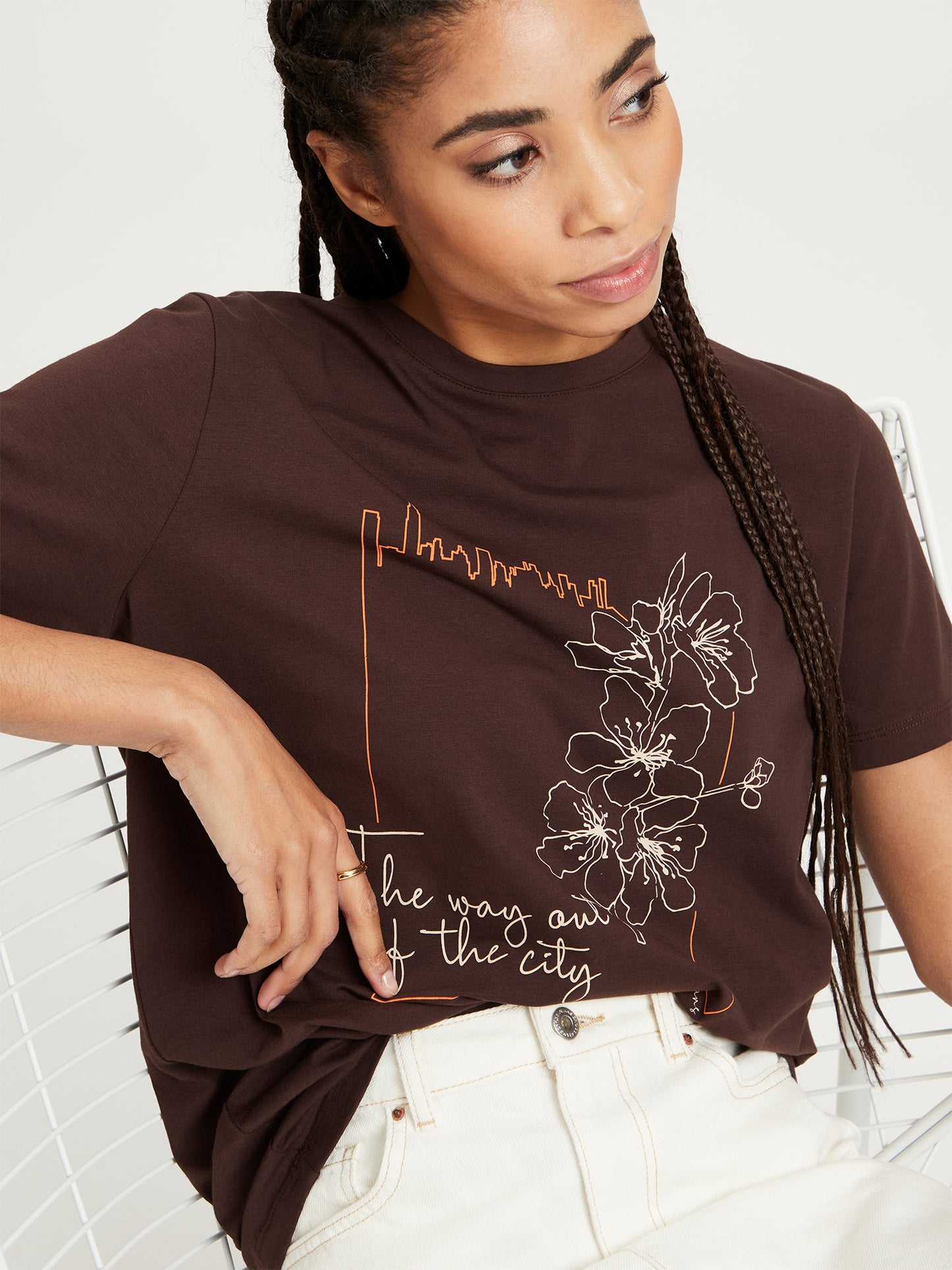 Damen Regular T-Shirt mit Print braun.