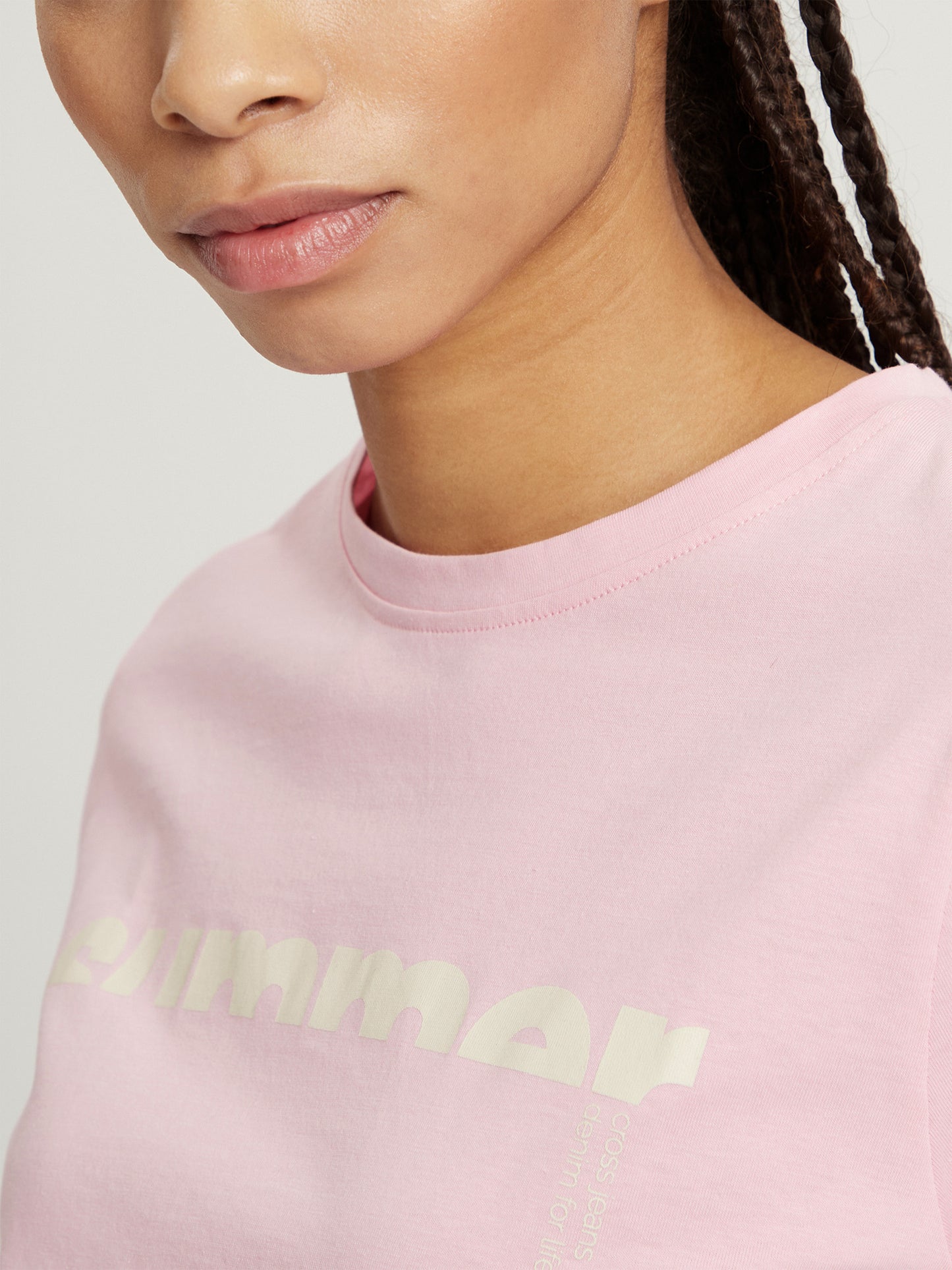 Women's regular T-shirt with slogan print pink.