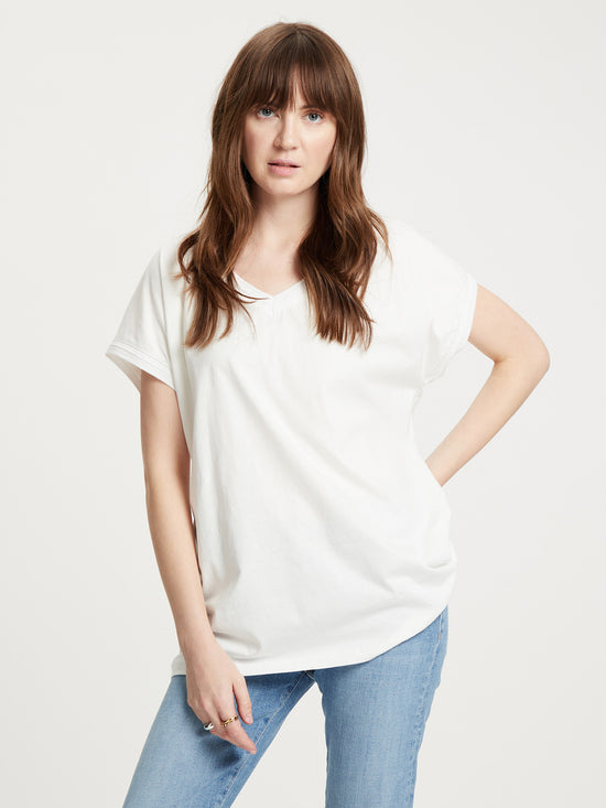 Women's regular V-neck T-shirt ecru