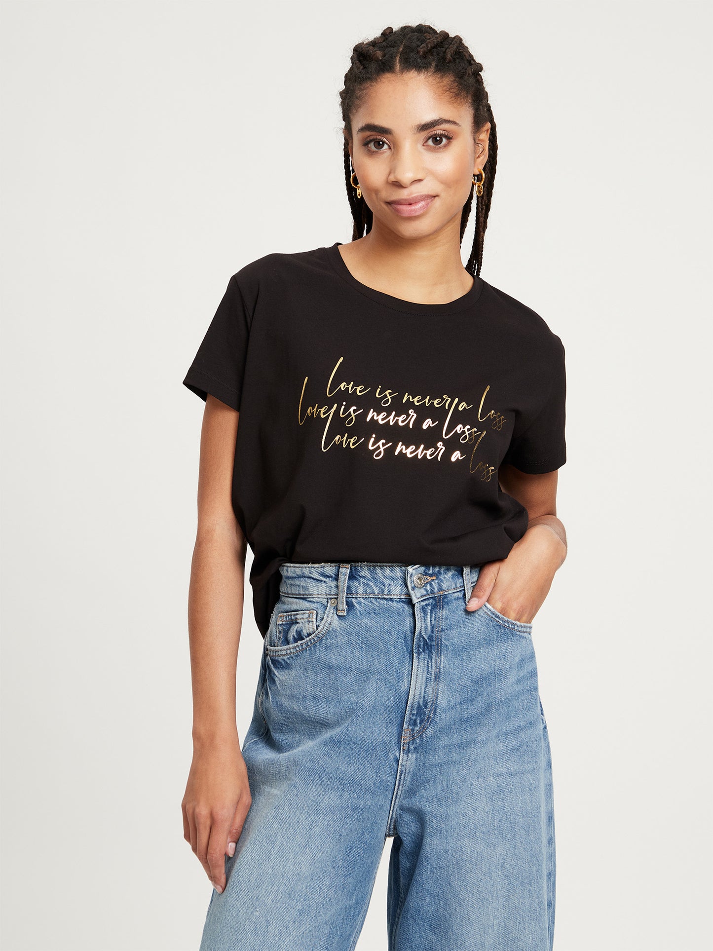 Damen Regular T-Shirt mit Statement-Print schwarz.