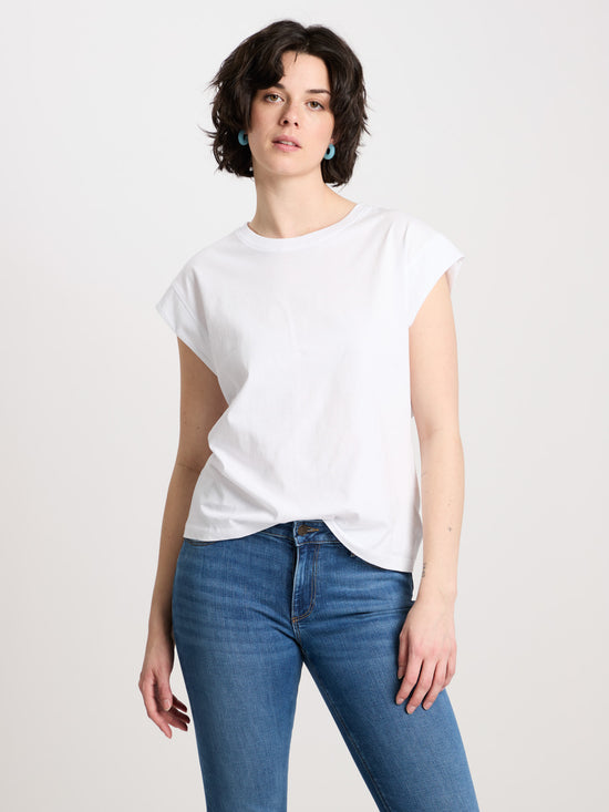 Damen Regular T-Shirt mit überschnittener Schulter weiß.