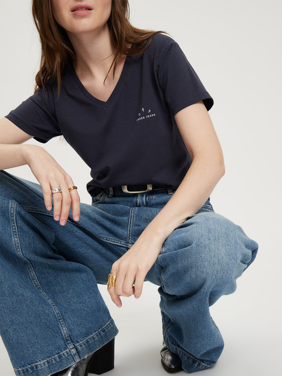 Women's regular V-neck t-shirt in navy blue.
