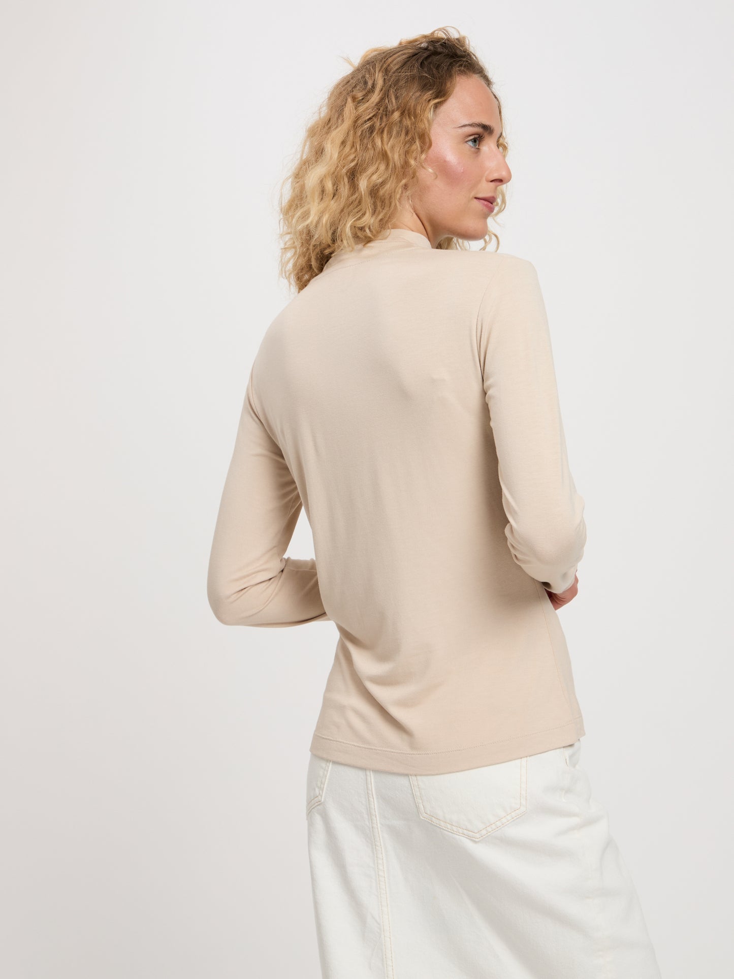 Women's slim long-sleeved shirt with stand-up collar and gemstone logo stone-colored