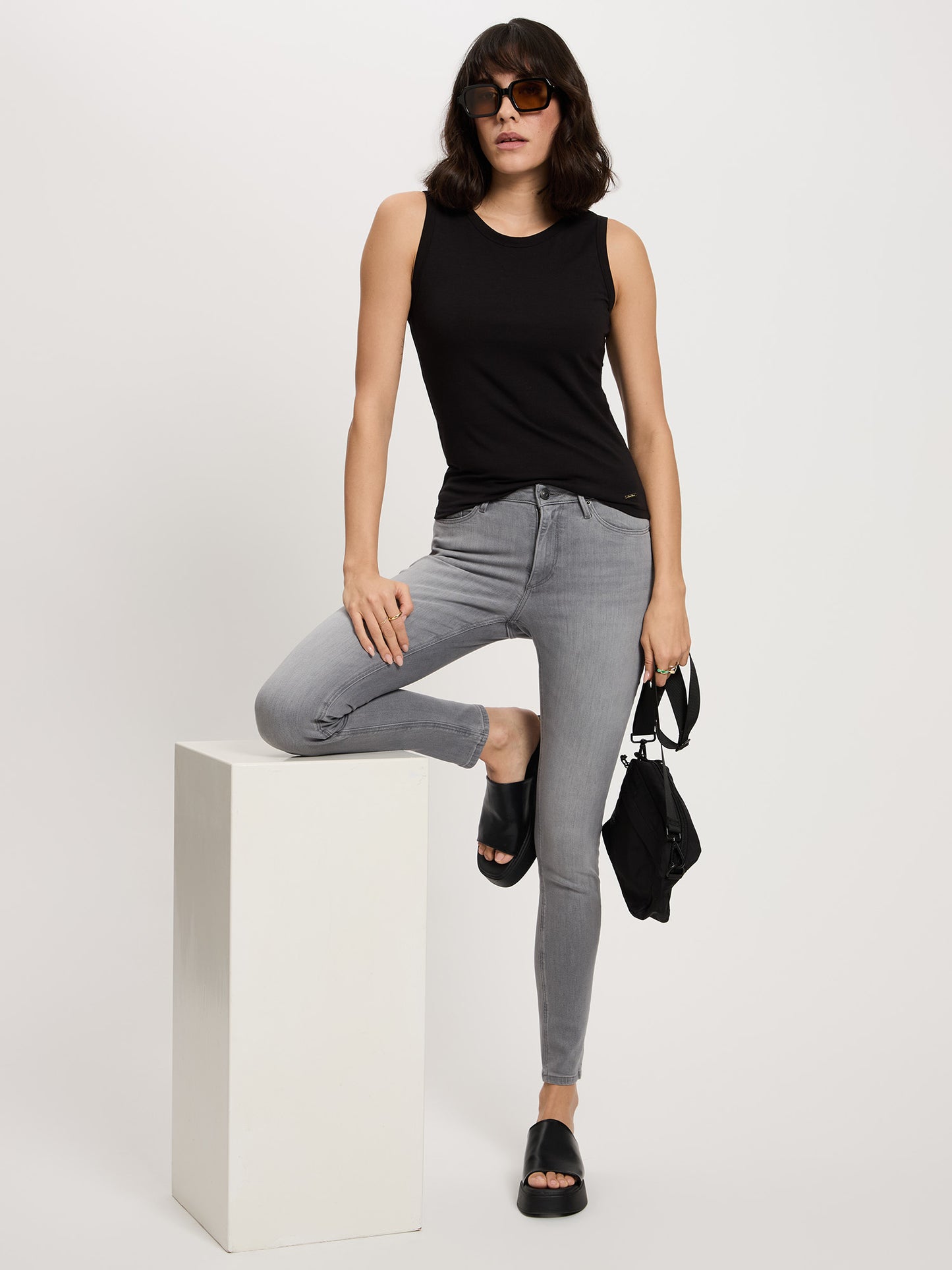Damen Slim T-Shirt in schwarz