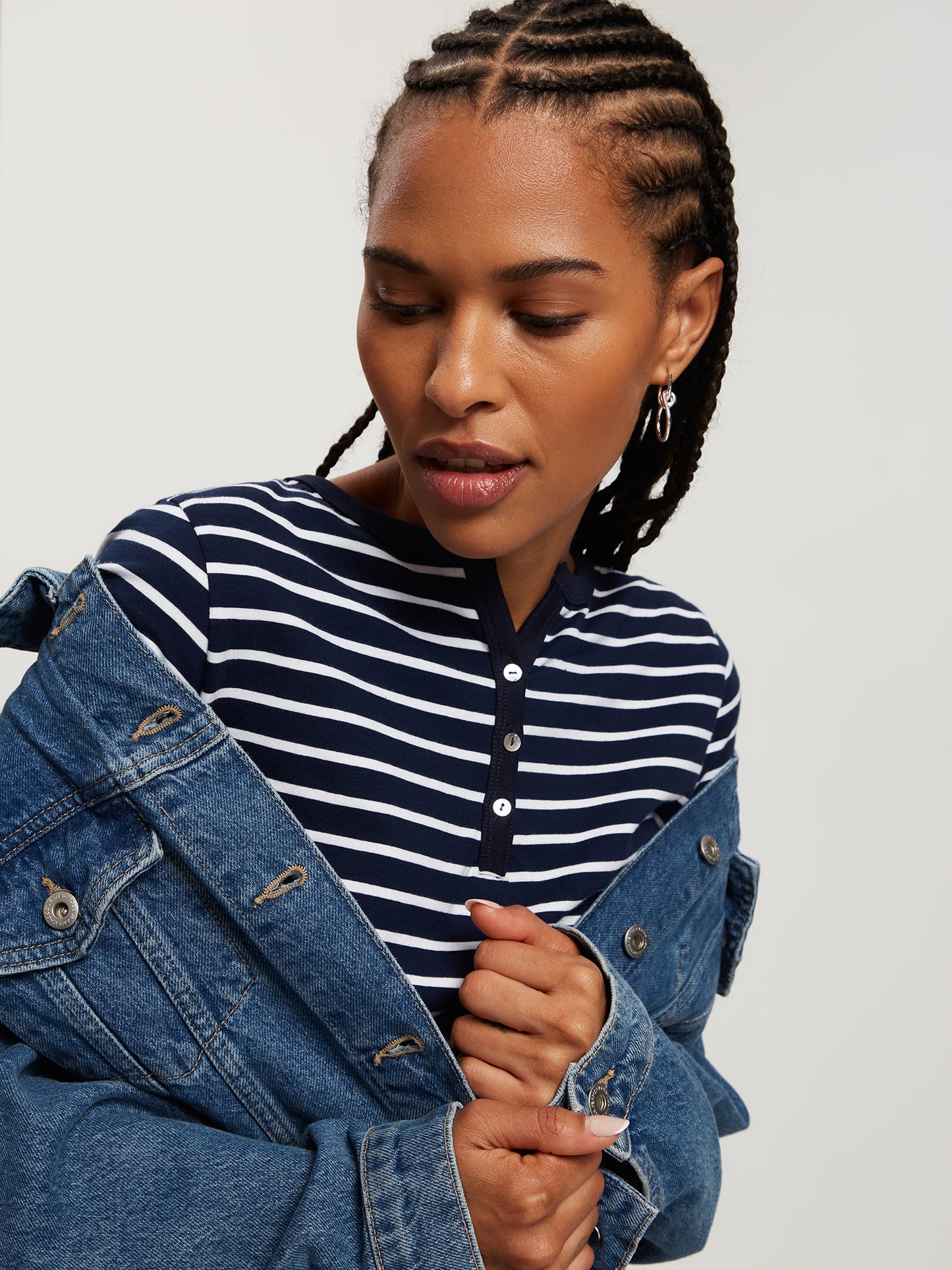 Damen Regular T-Shirt in dunkelblau gestreift