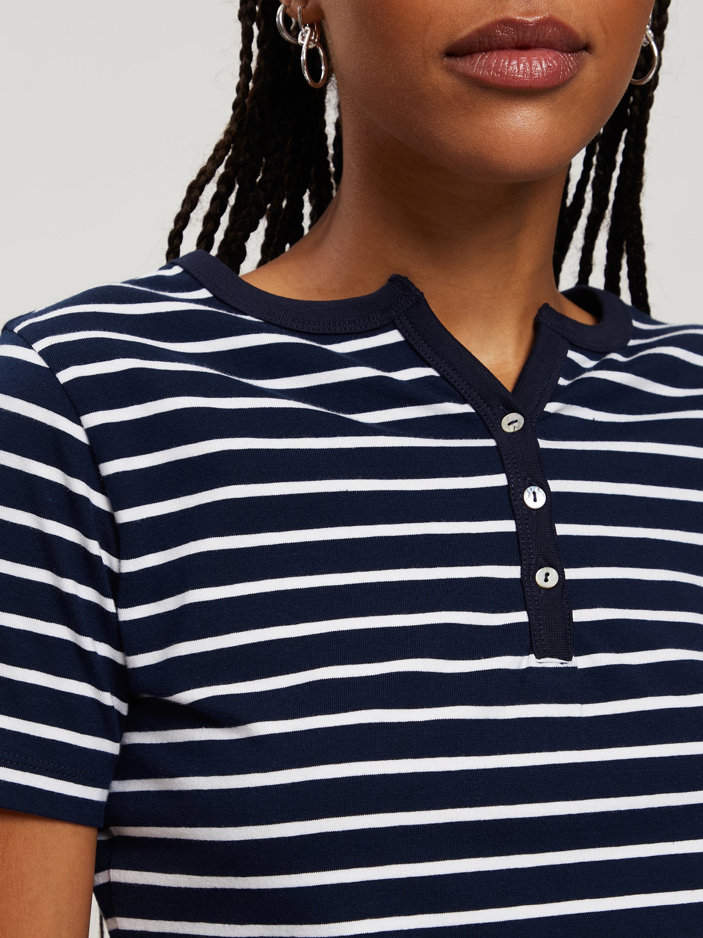 Damen Regular T-Shirt in dunkelblau gestreift