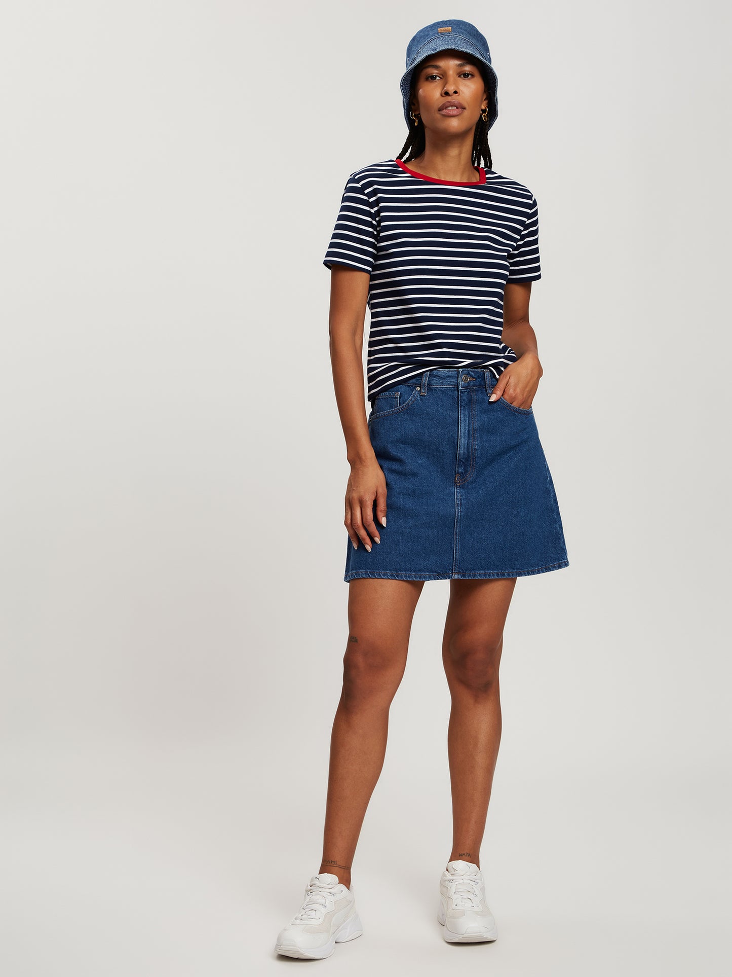 Damen Regular T-Shirt in dunkelblau gestreift