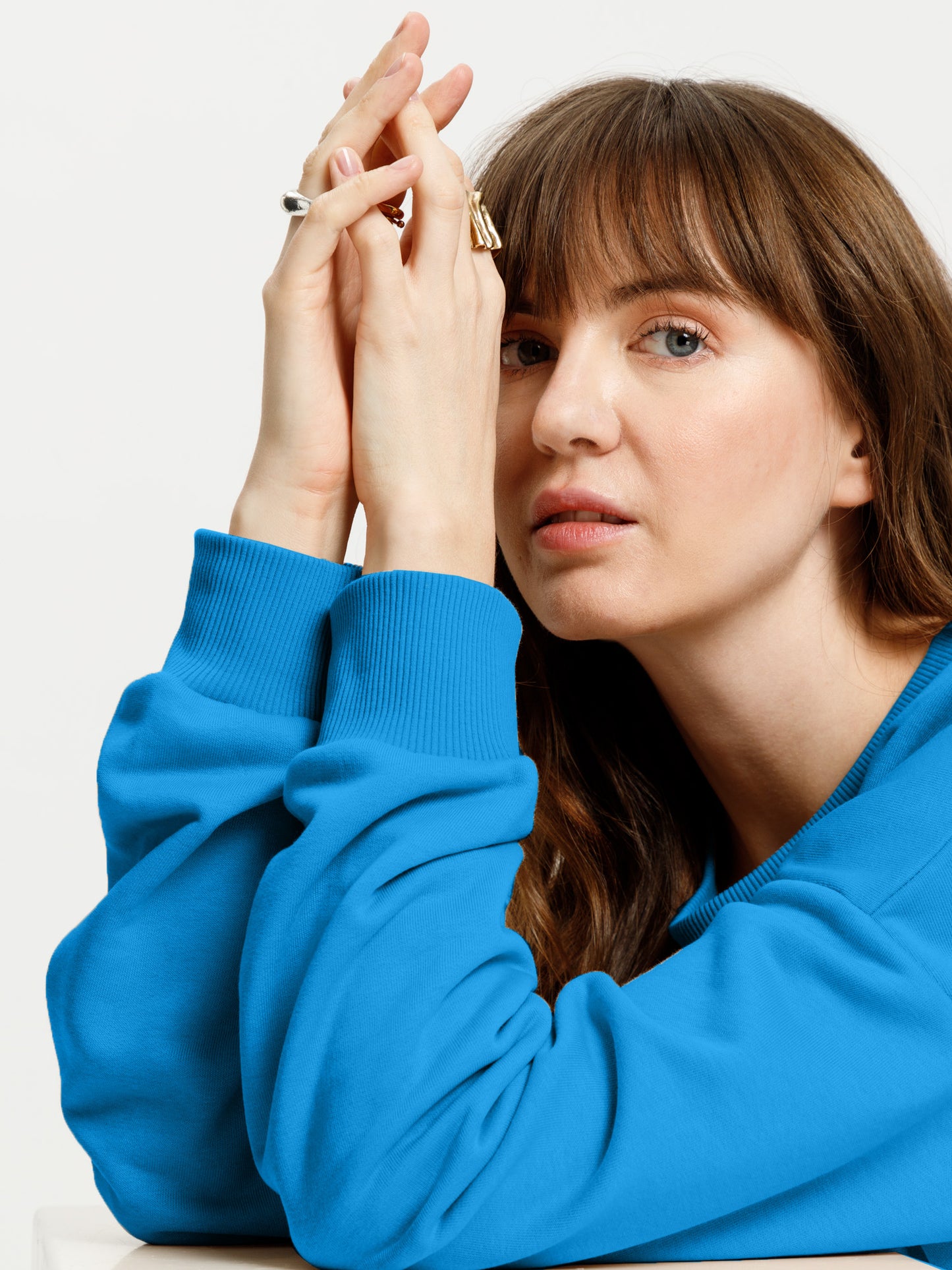 Damen Regular Sweatshirt mit Rippstrick-Bündchen blau.