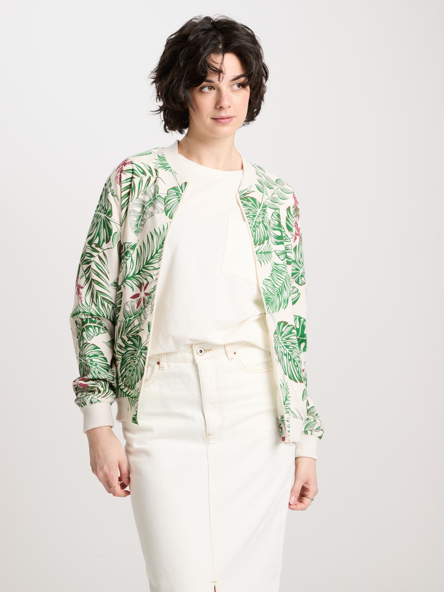 Damen Regular Bomber-Jacke mit Allover-Print und Reißverschluss ecru.