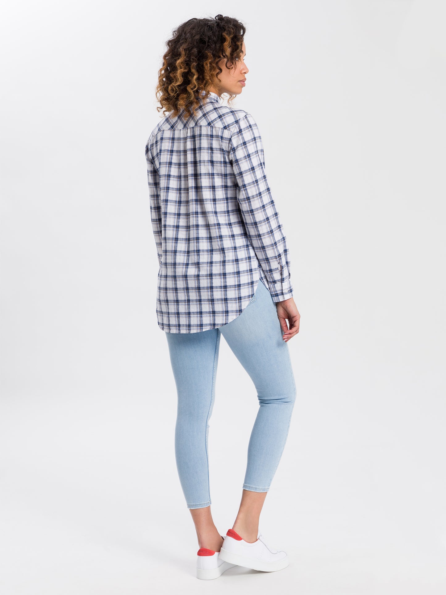 Women's regular long-sleeved blouse checked blue