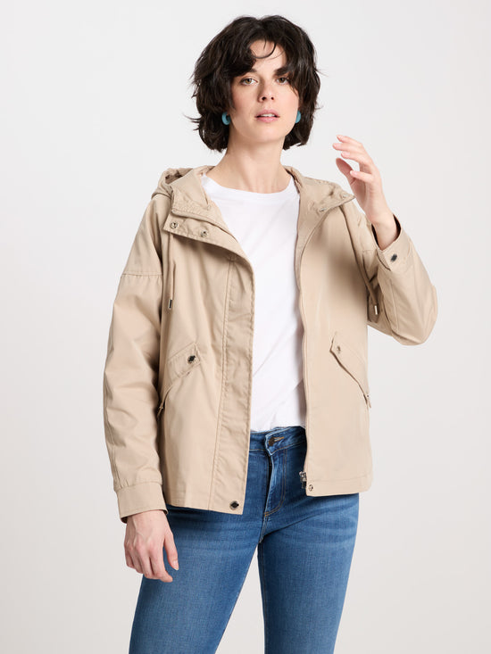 Damen Regular Jacke mit Kapuze, Reißverschluss und Druckknöpfen beige.