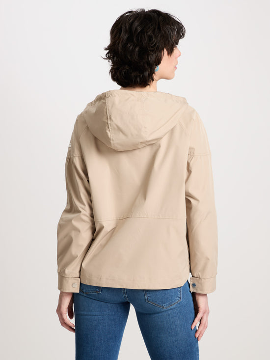 Damen Regular Jacke mit Kapuze, Reißverschluss und Druckknöpfen beige.