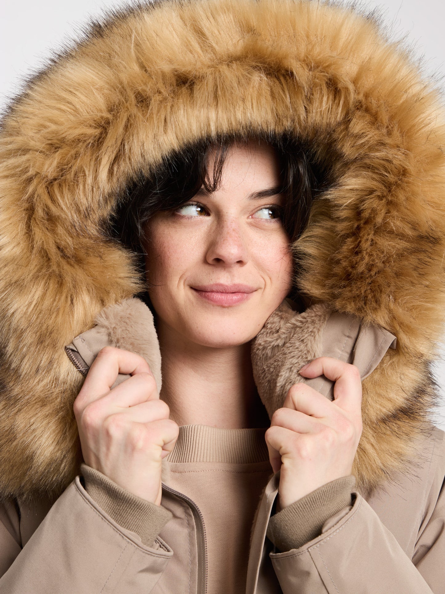 Damen Regular Winterjacke mit Kapuze, Kunstfell-Besatz und Reißverschluss steinfarben