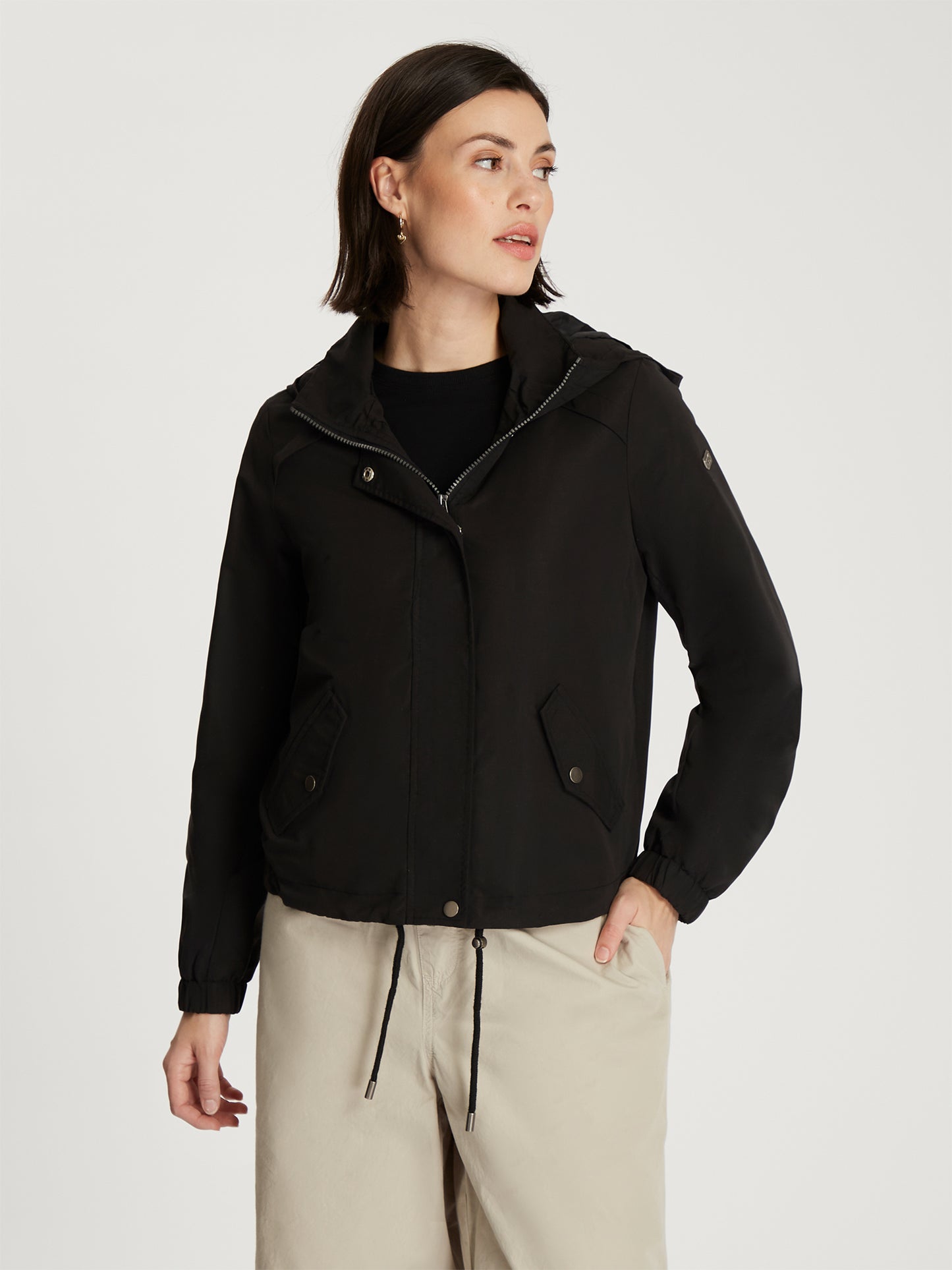Damen Regular Outdoorjacke in schwarz