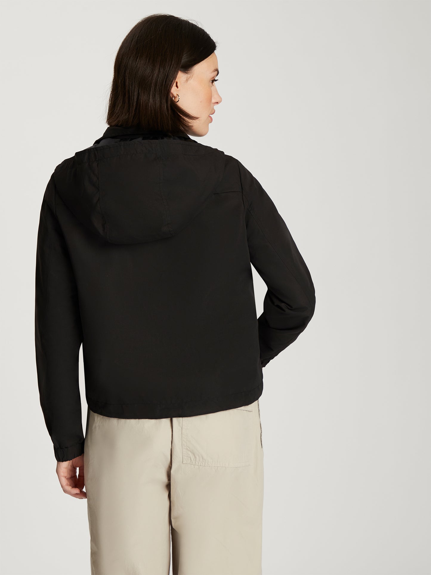 Damen Regular Outdoorjacke in schwarz