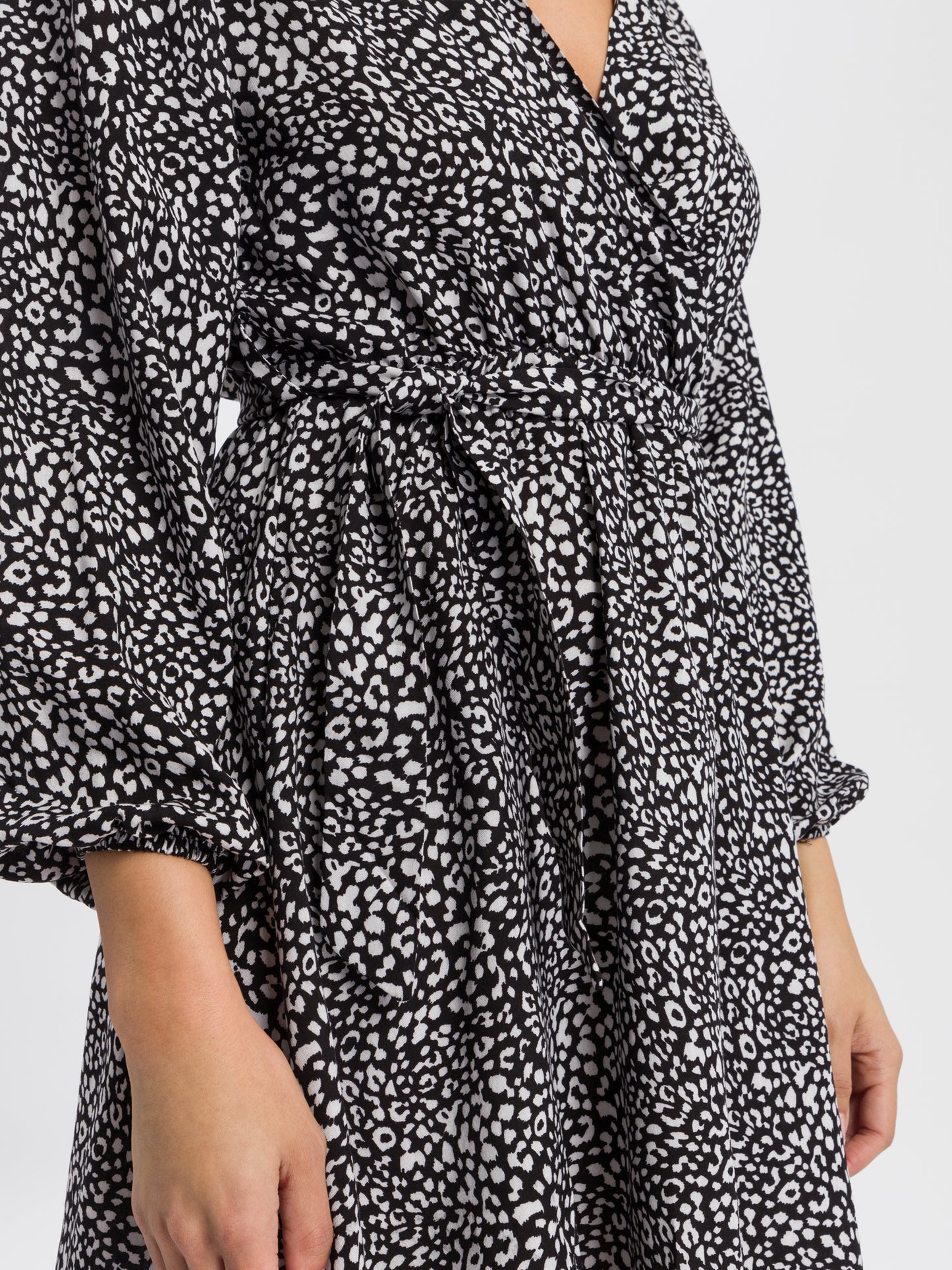 Damen Kleid mit Muster schwarz weiß