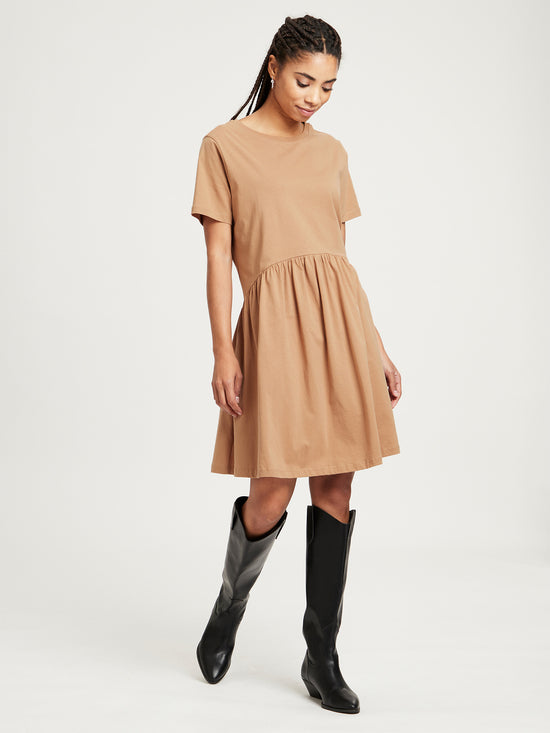 Women's relaxed jersey dress with pleated skirt, tobacco brown.