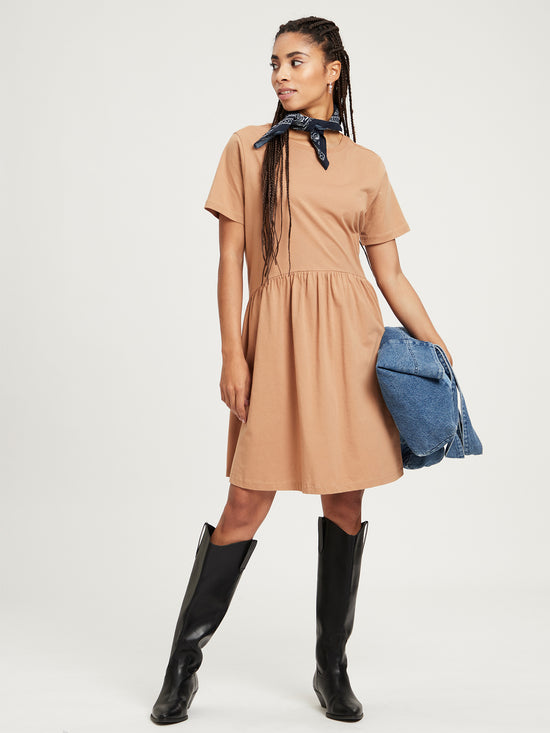 Women's relaxed jersey dress with pleated skirt, tobacco brown.