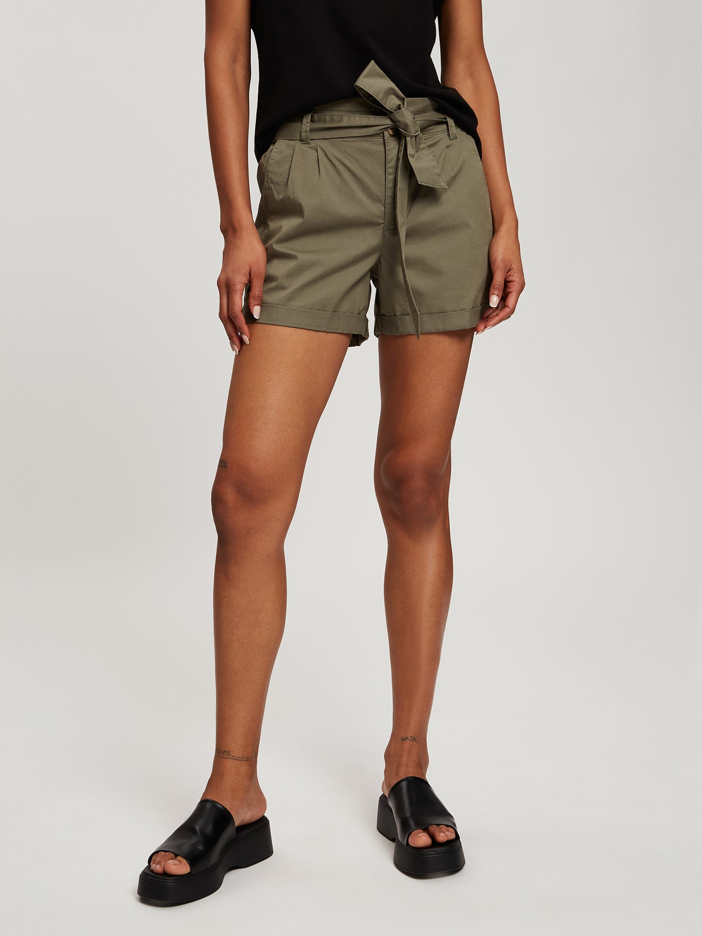 Damen Regular Chino Shorts in khaki