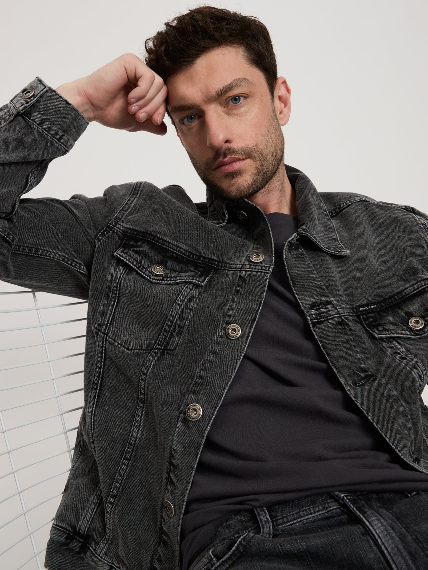 Men's regular denim jacket with button placket anthracite
