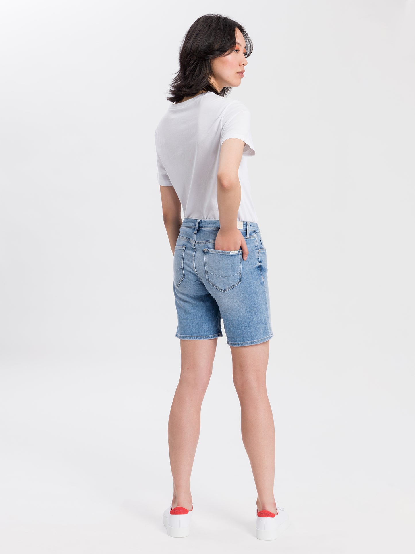 Zena Damen Jeans Slim Shorts hell blau