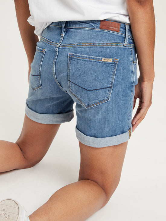 Zena Damen Jeans-Shorts Slim Fit hellblau.