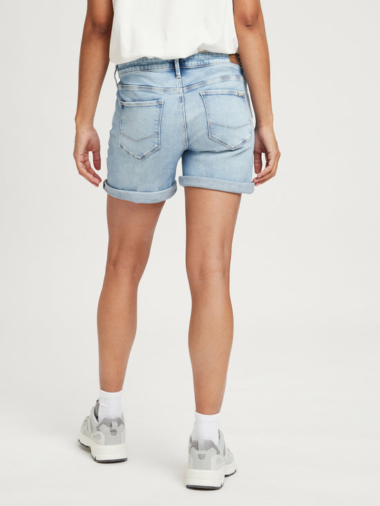 Zena Damen Jeans-Shorts Slim Fit hellblau.