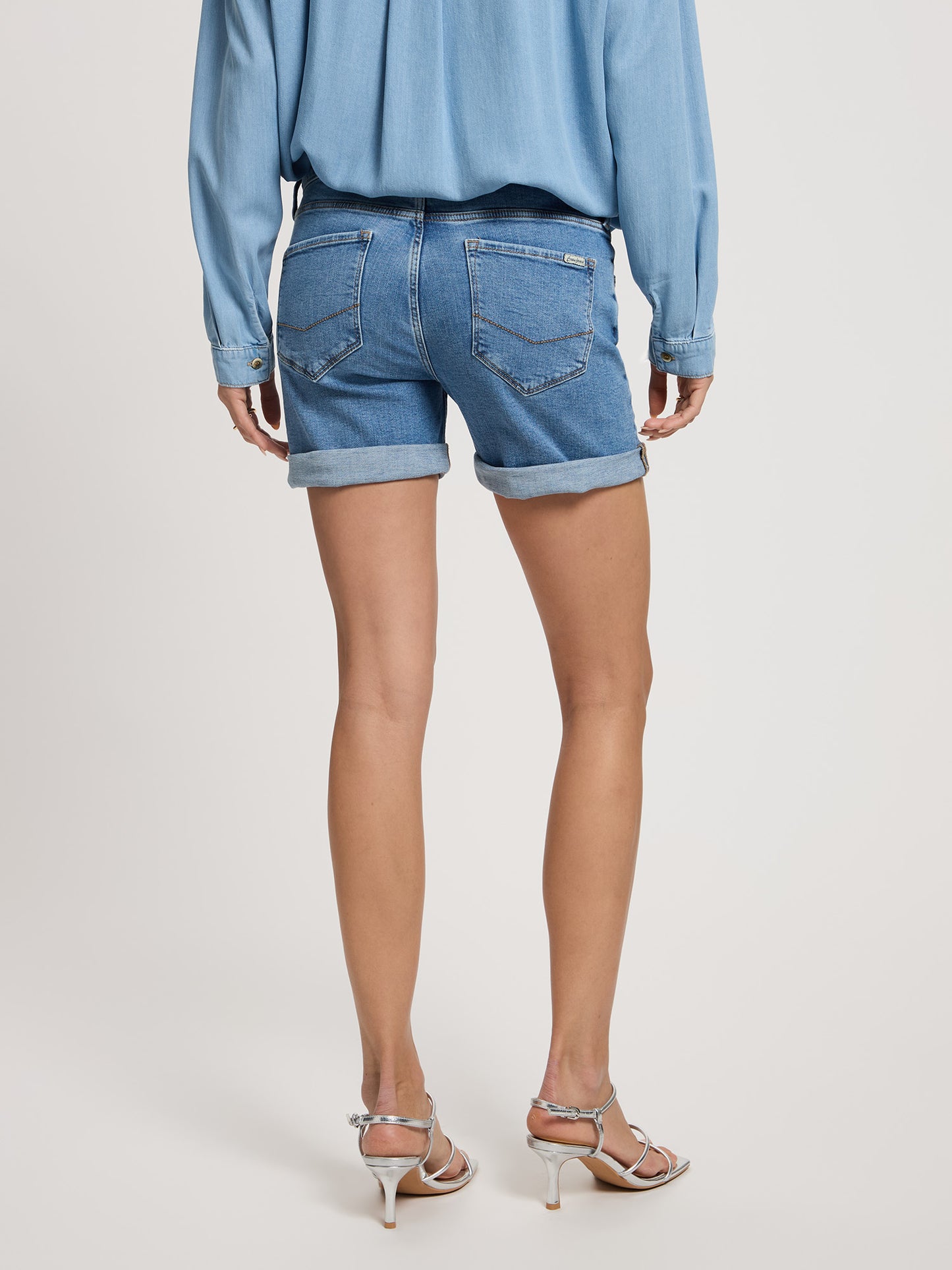 Zena Damen Jeans Slim Shorts helles mittelblau