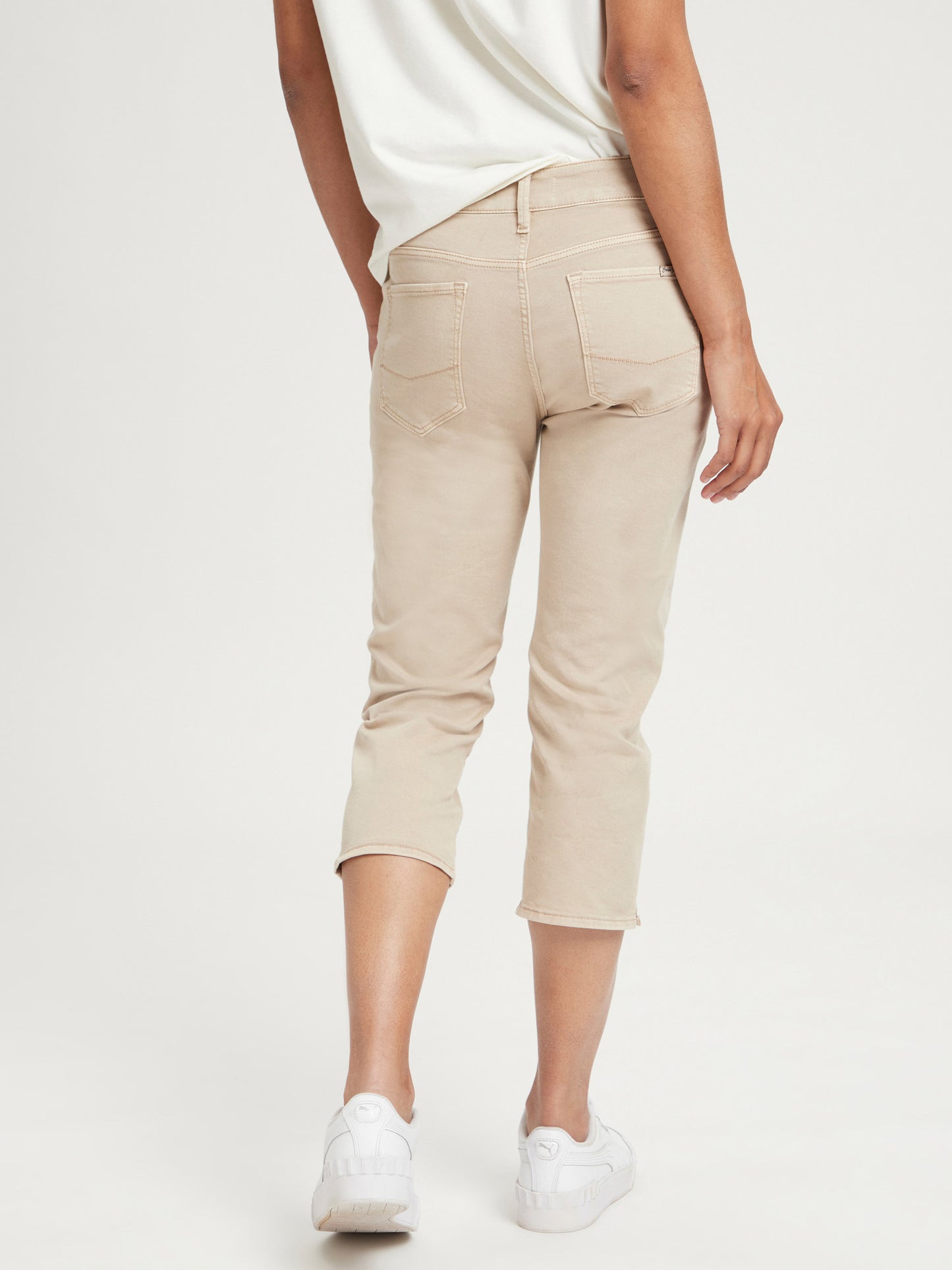 Amber women's slim fit capri jeans beige.