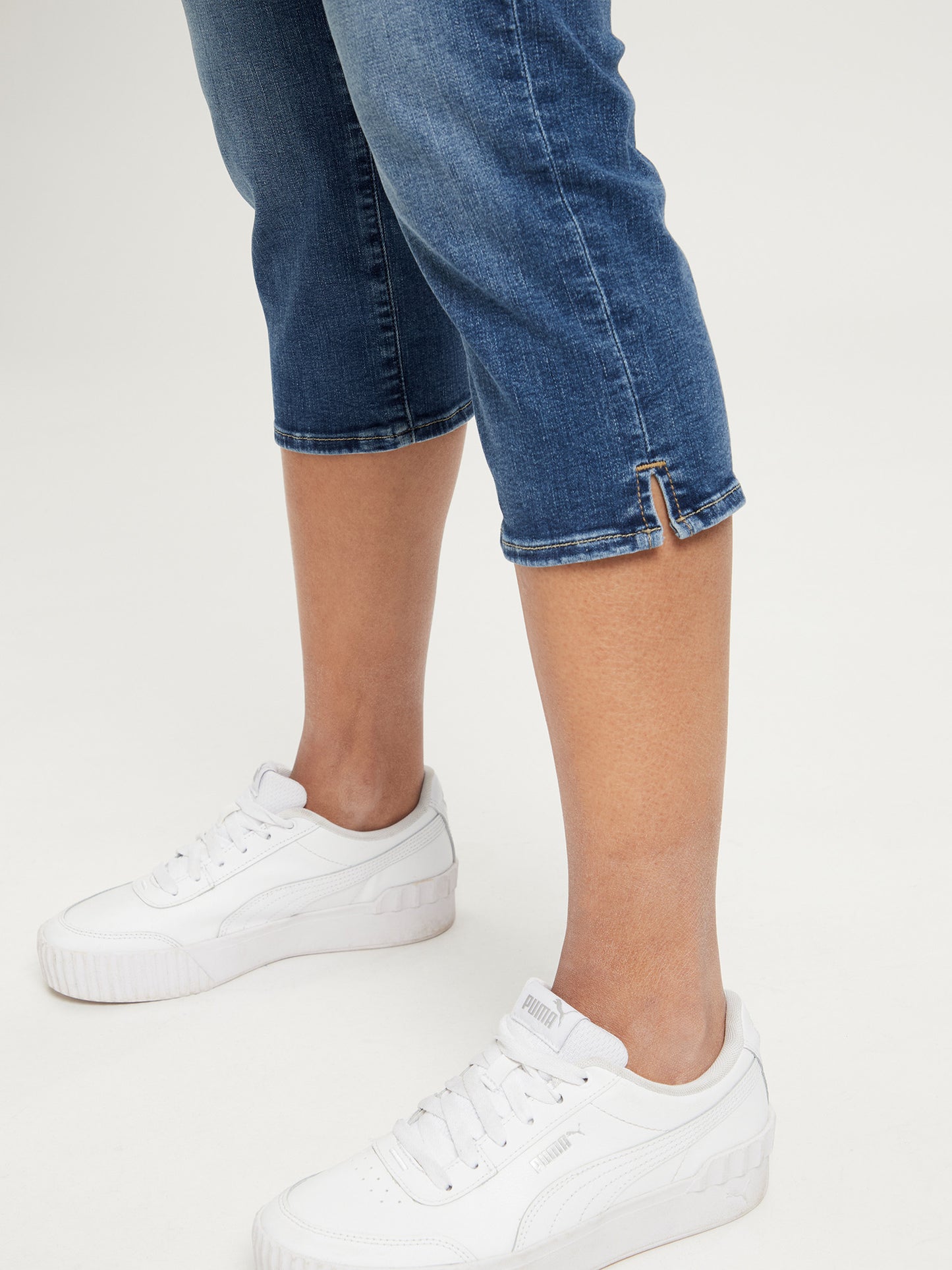 Amber women's slim fit capri jeans blue.