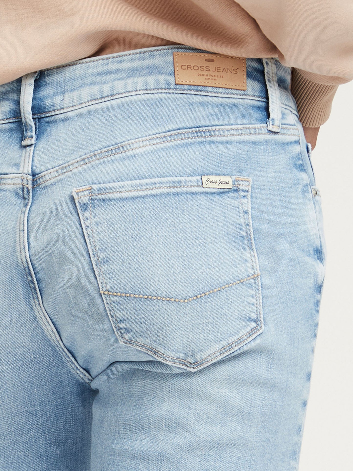 Amber Damen Capri-Jeans Slim Fit hellblau.